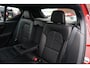 Volvo XC40 1.5 T4 Recharge R-Design Panoramadak | Adaptieve Cruise Control | Parkeersensoren Voor & Achter + Camera | Verwarmbare Voorstoelen
