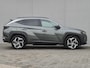 Hyundai Tucson 1.6 T-GDI PHEV Plug-in Comfort Smart 4WD Automaat / Fabrieksgarantie 09-2027 / Trekgewicht 1350 kg / Elektrische achterklep / Stuur-, en Stoel verwarming / Achteruitrijcamera / EAER bereik 62 km bereik stad 74 km /