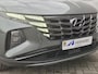 Hyundai Tucson 1.6 T-GDI PHEV Plug-in Comfort Smart 4WD Automaat / Fabrieksgarantie 09-2027 / Trekgewicht 1350 kg / Elektrische achterklep / Stuur-, en Stoel verwarming / Achteruitrijcamera / EAER bereik 62 km bereik stad 74 km /