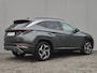 Hyundai Tucson 1.6 T-GDI PHEV Plug-in Comfort Smart 4WD Automaat / Fabrieksgarantie 09-2027 / Trekgewicht 1350 kg / Elektrische achterklep / Stuur-, en Stoel verwarming / Achteruitrijcamera / EAER bereik 62 km bereik stad 74 km /