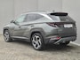Hyundai Tucson 1.6 T-GDI PHEV Plug-in Comfort Smart 4WD Automaat / Fabrieksgarantie 09-2027 / Trekgewicht 1350 kg / Elektrische achterklep / Stuur-, en Stoel verwarming / Achteruitrijcamera / EAER bereik 62 km bereik stad 74 km /