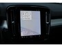Volvo XC40 B4 Plus Dark | Verwarmbare Voorstoelen en Stuurwiel | Semi-Elektrische Trekhaak | Verwarmbare Voorruit | Premium Audio by Harman Kardon | Adaptieve Cruise Control | Park Assist