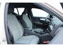 Volvo XC40 B4 Plus Dark | Verwarmbare Voorstoelen en Stuurwiel | Semi-Elektrische Trekhaak | Verwarmbare Voorruit | Premium Audio by Harman Kardon | Adaptieve Cruise Control | Park Assist
