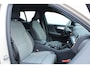 Volvo XC40 B4 Plus Dark | Verwarmbare Voorstoelen en Stuurwiel | Semi-Elektrische Trekhaak | Verwarmbare Voorruit | Premium Audio by Harman Kardon | Adaptieve Cruise Control | Park Assist