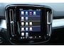 Volvo XC40 B4 Plus Dark | Verwarmbare Voorstoelen en Stuurwiel | Semi-Elektrische Trekhaak | Verwarmbare Voorruit | Premium Audio by Harman Kardon | Adaptieve Cruise Control | Park Assist