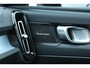 Volvo XC40 B4 Plus Dark | Verwarmbare Voorstoelen en Stuurwiel | Semi-Elektrische Trekhaak | Verwarmbare Voorruit | Premium Audio by Harman Kardon | Adaptieve Cruise Control | Park Assist