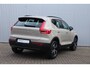 Volvo XC40 B4 Plus Dark | Verwarmbare Voorstoelen en Stuurwiel | Semi-Elektrische Trekhaak | Verwarmbare Voorruit | Premium Audio by Harman Kardon | Adaptieve Cruise Control | Park Assist