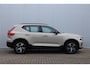 Volvo XC40 B4 Plus Dark | Verwarmbare Voorstoelen en Stuurwiel | Semi-Elektrische Trekhaak | Verwarmbare Voorruit | Premium Audio by Harman Kardon | Adaptieve Cruise Control | Park Assist