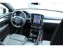 Volvo XC40 B4 Plus Dark | Verwarmbare Voorstoelen en Stuurwiel | Semi-Elektrische Trekhaak | Verwarmbare Voorruit | Premium Audio by Harman Kardon | Adaptieve Cruise Control | Park Assist