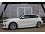 BMW 1-Serie (f40) 118i 140PK AUTOMAAT M-SPORT Navi | Head Up | M-Sportstoelen | Virtual Cockpit | Camera | All Seasons | 17 Inch Lm |