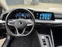 Volkswagen Golf 1.0 eTSI 110pk DSG Life · Apple/Android Car Play · Navigatie · Sfeerverlichting · P-Sensoren · DAB · 16'' Inch · Garantie t/m 31-10-2026 of 100.000km