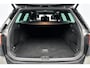 Volkswagen Passat Variant 1.4 TSI Highline Business R | Panoramadak | Stoelverwarming | Lederen bekleding | Trekhaak