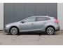 Volvo V40 2.0 T3 Dynamic Edition, Keyless, Camera, Standkachel, Stoelverwarming, Automatisch Parkeren, Parkeersensoren