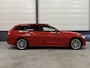 BMW 3-Serie Touring 330e High Exe 87DKM/PANO/LASER/TREKHAAK/HEAD-UP/H&K/ACC/360CAMERA/LEER-SPORT/18"/SHADOW-LINE/SOH 91,5%/MELBOURNE-RED METALLIC/NET OH BEURT GEHAD BIJ BMW DEALER