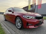 BMW 3-Serie Touring 330e High Exe 87DKM/PANO/LASER/TREKHAAK/HEAD-UP/H&K/ACC/360CAMERA/LEER-SPORT/18"/SHADOW-LINE/SOH 91,5%/MELBOURNE-RED METALLIC/NET OH BEURT GEHAD BIJ BMW DEALER
