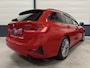 BMW 3-Serie Touring 330e High Exe 87DKM/PANO/LASER/TREKHAAK/HEAD-UP/H&K/ACC/360CAMERA/LEER-SPORT/18"/SHADOW-LINE/SOH 91,5%/MELBOURNE-RED METALLIC/NET OH BEURT GEHAD BIJ BMW DEALER