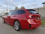 BMW 3-Serie Touring 330e High Exe 87DKM/PANO/LASER/TREKHAAK/HEAD-UP/H&K/ACC/360CAMERA/LEER-SPORT/18"/SHADOW-LINE/SOH 91,5%/MELBOURNE-RED METALLIC/NET OH BEURT GEHAD BIJ BMW DEALER
