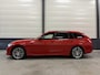 BMW 3-Serie Touring 330e High Exe 87DKM/PANO/LASER/TREKHAAK/HEAD-UP/H&K/ACC/360CAMERA/LEER-SPORT/18"/SHADOW-LINE/SOH 91,5%/MELBOURNE-RED METALLIC/NET OH BEURT GEHAD BIJ BMW DEALER