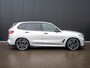 BMW X5 xDrive45e High Executive | M-sport | Hifi Sound | Schuif-/kantel Pano | Spoiler pakket! | Soft doorclose | Head-Up | Adapt. Cruise | Matt frozen gray wrap