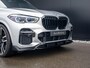 BMW X5 xDrive45e High Executive | M-sport | Hifi Sound | Schuif-/kantel Pano | Spoiler pakket! | Soft doorclose | Head-Up | Adapt. Cruise | Matt frozen gray wrap