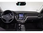 Volvo V60 B4 Plus Dark - Panorama/schuifdak - IntelliSafe Assist & Surround - 360º Camera - Harman/Kardon audio - Adaptieve LED koplampen - Verwarmde voorstoelen, stuur & achterbank - Parkeersensoren voor & achter - Elektr. bedienb. voorstoelen met geheugen - Draadloze tel. lader - Extra getint glas - 19' LMV