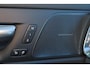 Volvo V60 B4 Plus Dark - Panorama/schuifdak - IntelliSafe Assist & Surround - 360º Camera - Harman/Kardon audio - Adaptieve LED koplampen - Verwarmde voorstoelen, stuur & achterbank - Parkeersensoren voor & achter - Elektr. bedienb. voorstoelen met geheugen - Draadloze tel. lader - Extra getint glas - 19' LMV