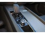 Volvo V60 B4 Plus Dark - Panorama/schuifdak - IntelliSafe Assist & Surround - 360º Camera - Harman/Kardon audio - Adaptieve LED koplampen - Verwarmde voorstoelen, stuur & achterbank - Parkeersensoren voor & achter - Elektr. bedienb. voorstoelen met geheugen - Draadloze tel. lader - Extra getint glas - 19' LMV