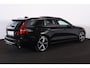 Volvo V60 B4 Plus Dark - Panorama/schuifdak - IntelliSafe Assist & Surround - 360º Camera - Harman/Kardon audio - Adaptieve LED koplampen - Verwarmde voorstoelen, stuur & achterbank - Parkeersensoren voor & achter - Elektr. bedienb. voorstoelen met geheugen - Draadloze tel. lader - Extra getint glas - 19' LMV