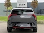 Kia EV3 GT-PlusLine 81.4 kWh | Direct leverbaar! | Rijdende demo | 563 km WLTP-actieradius | Elektrisch verstelbare voorstoelen incl. geheugenfunctie | 360 camera | Dodehoekcamera | Glazen schuif-/kanteldak | Harman/Kardon | Stoelverwarming- en ventilatie | Parkeersensoren voor- en achter | Draadloos Apple/Android Carplay