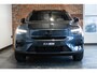 Volvo EX40 Single Motor Extended Range Ultra Black Edition | Demo Deal | 20" Lichtmetalen Wielen | Elektrisch Verstelbare Voorstoelen | 360º Camera | Stoel/Stuurverwarming | Warmtepomp | Donkergetint Glas |