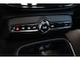Volvo EX40 Single Motor Extended Range Ultra Black Edition | Demo Deal | 20" Lichtmetalen Wielen | Elektrisch Verstelbare Voorstoelen | 360º Camera | Stoel/Stuurverwarming | Warmtepomp | Donkergetint Glas |