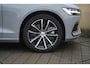 Volvo V60 2.0 T6 Plug-in hybrid AWD Essential Edition Adaptieve Cruise Control | Google Infotainment | Parkeercamera Achter | Verwarmbare Voorstoelen + Stuurwiel