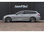 BMW 3-Serie Touring 330e M-Sport | 19,5kWh | Panodak | Head-up | Memory | Trekhaak | 360° Camera | Fabrieksgarantie