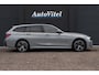 BMW 3-Serie Touring 330e M-Sport | 19,5kWh | Panodak | Head-up | Memory | Trekhaak | 360° Camera | Fabrieksgarantie