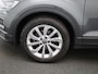 Volkswagen T-Roc 1.0 TSI Style 110 PK | Airco | Adaptive Cruise Control | Lane Assist | Parkeersensoren | Panoramadak |