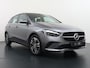 Mercedes-Benz B-klasse 250 e Business Solution | Achteruitrijcamera | DAB+ Radio | Distronic Cruise Control | Trekhaak Wegklapbaar | Stoelverwarming Voorin | 17" Lichtmetalen Velgen