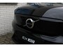 Volvo EX40 Single Motor Extended Range Business Ed. 82 kWh | Eindejaarsknaller | Extra getint glas | Premium audio by Harman Kardon | Verwarmbare voorstoelen | Visual Park Assist | Stuurverwarming | Alarm voorbereiding | Pilot Assist | 19" 5-spaaks glossy black/diamond cut