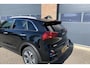 Kia e-Niro Edition 64 kWh 3-Fase | Navigatie | Stoel- en stuurverwarming | Adaptieve Cruise Control | Camera | Parkeersensoren | 17" LM velgen | Privacy Glass | All season