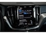 Volvo XC60 T6 Plug-in hybrid AWD Plus Black Edition | Actieve Luchtvering  | Premium audio by Harman Kardon  | 360 graden camera | Panoramadak met schuif-/kantelfunctie | Verwarmbare voorstoelen, achterbank en stuurwiel | 21 inch Lichtmetalen velgen |