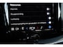 Volvo XC60 T6 Plug-in hybrid AWD Plus Black Edition | Actieve Luchtvering  | Premium audio by Harman Kardon  | 360 graden camera | Panoramadak met schuif-/kantelfunctie | Verwarmbare voorstoelen, achterbank en stuurwiel | 21 inch Lichtmetalen velgen |