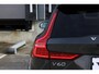 Volvo V60 T6 Automaat Plug-in hybrid AWD Essential Edition | Adaptieve Cruise Control | Stuurverwarming | Stoelverwarming | Verwarmbare Achterbank | Lederen Bekleding | Elektrische Lendensteunen | Automatisch Dimmende Spiegels | Getint Glas | 19 inch velgen