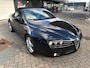 Alfa Romeo Spider 2.2 JTS Exclusive AIRCO I NAVIGATIE I LMV I ELEKTRISCH DAK I COMPLETE ONDERHOUDSHISTORIE Van tweede eigenaar, sinds 2009 in bezit gehad met complete onderhoudshistorie