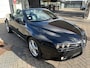 Alfa Romeo Spider 2.2 JTS Exclusive AIRCO I NAVIGATIE I LMV I ELEKTRISCH DAK I COMPLETE ONDERHOUDSHISTORIE Van tweede eigenaar, sinds 2009 in bezit gehad met complete onderhoudshistorie