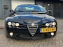Alfa Romeo Spider 2.2 JTS Exclusive AIRCO I NAVIGATIE I LMV I ELEKTRISCH DAK I COMPLETE ONDERHOUDSHISTORIE Van tweede eigenaar, sinds 2009 in bezit gehad met complete onderhoudshistorie
