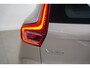 Volvo XC40 B4 Plus Dark Mild Hybrid 197pk | 2000 kg trekgewicht |Harman&Kardon Premium Audio | Elek.Verstelbare Voorstoelen| Memory Seats | Trekhaak | Google Maps | Verwarmbare Voorruit | Parkeer Camera Achter | Stoel & Stuurverwarming |