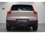 Volvo XC40 B4 Plus Dark Mild Hybrid 197pk | 2000 kg trekgewicht |Harman&Kardon Premium Audio | Elek.Verstelbare Voorstoelen| Memory Seats | Trekhaak | Google Maps | Verwarmbare Voorruit | Parkeer Camera Achter | Stoel & Stuurverwarming |
