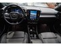 Volvo XC40 B4 Plus Dark Mild Hybrid 197pk | 2000 kg trekgewicht |Harman&Kardon Premium Audio | Elek.Verstelbare Voorstoelen| Memory Seats | Trekhaak | Google Maps | Verwarmbare Voorruit | Parkeer Camera Achter | Stoel & Stuurverwarming |