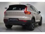 Volvo XC40 B4 Plus Dark Mild Hybrid 197pk | 2000 kg trekgewicht |Harman&Kardon Premium Audio | Elek.Verstelbare Voorstoelen| Memory Seats | Trekhaak | Google Maps | Verwarmbare Voorruit | Parkeer Camera Achter | Stoel & Stuurverwarming |