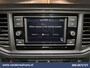 Volkswagen Crafter 2.0 TDI 141pk L3H3 L2H2 Euro6 Airco | Camera | Apple Carplay | Android Auto | Cruisecontrol | Massagestoel Chauffeursstoel, 2800kg trekvermogen