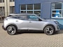 Peugeot 2008 1.2 Hybrid 136 Allure | Achterbank in delen neerklapbaar | Actieve noodgeval assistent | Airco (automatisch)